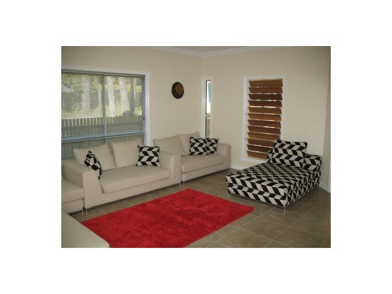 9 Phillips Street, Coochiemudlo Island QLD 4184