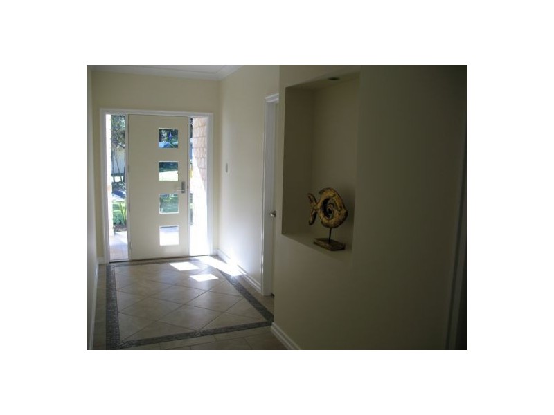 9 Phillips Street, Coochiemudlo Island QLD 4184