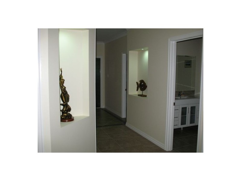 9 Phillips Street, Coochiemudlo Island QLD 4184