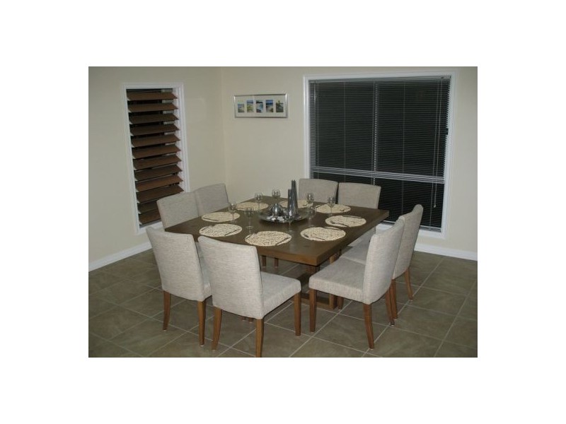 9 Phillips Street, Coochiemudlo Island QLD 4184