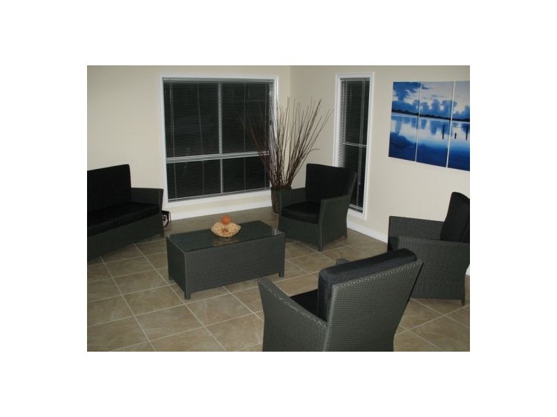 9 Phillips Street, Coochiemudlo Island QLD 4184