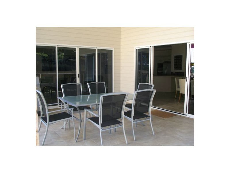 9 Phillips Street, Coochiemudlo Island QLD 4184