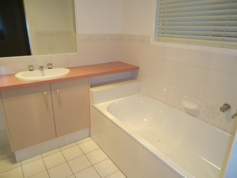 17 Crestwell Close, Morayfield QLD 4506