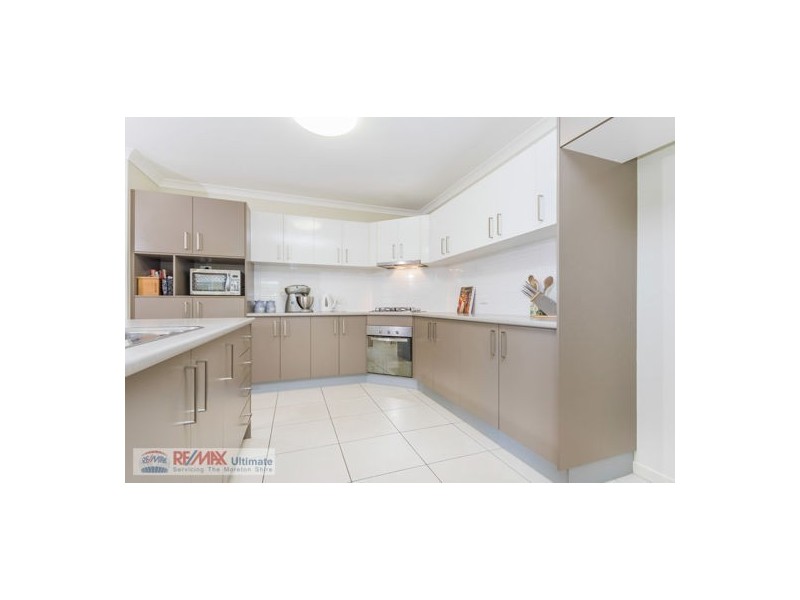 17 Adam Street, Beachmere QLD 4510