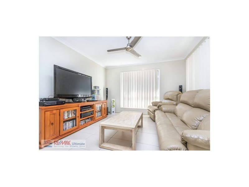17 Adam Street, Beachmere QLD 4510