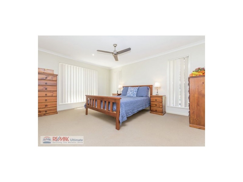 17 Adam Street, Beachmere QLD 4510
