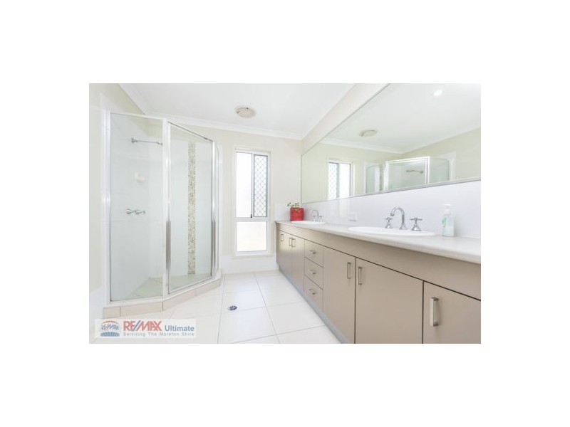 17 Adam Street, Beachmere QLD 4510