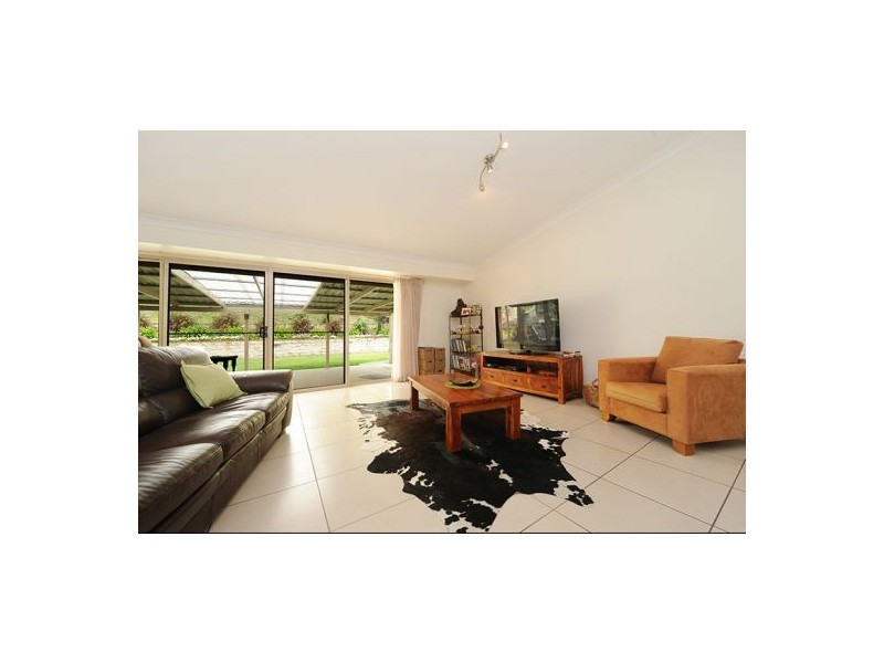 8 Duckwood Court, Elimbah QLD 4516