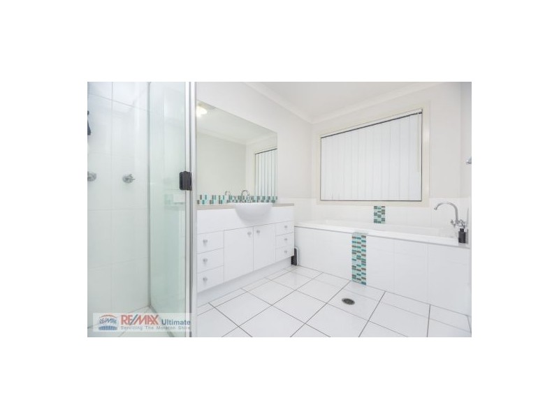 2/4 Water Gum Crescent, Ningi QLD 4511