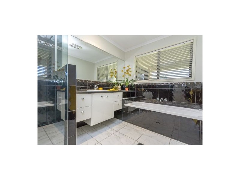 341 Bishop Road, Beachmere QLD 4510