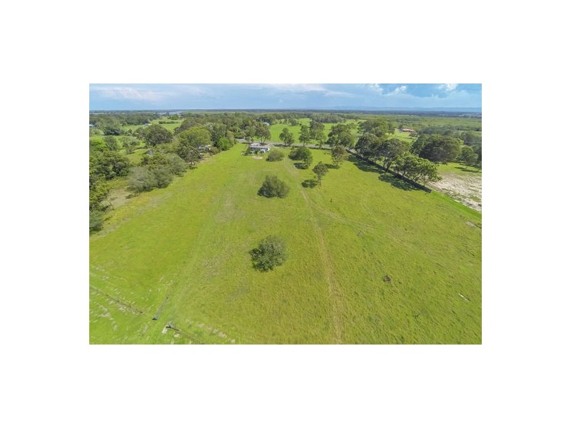 650 Beachmere Road, Beachmere QLD 4510