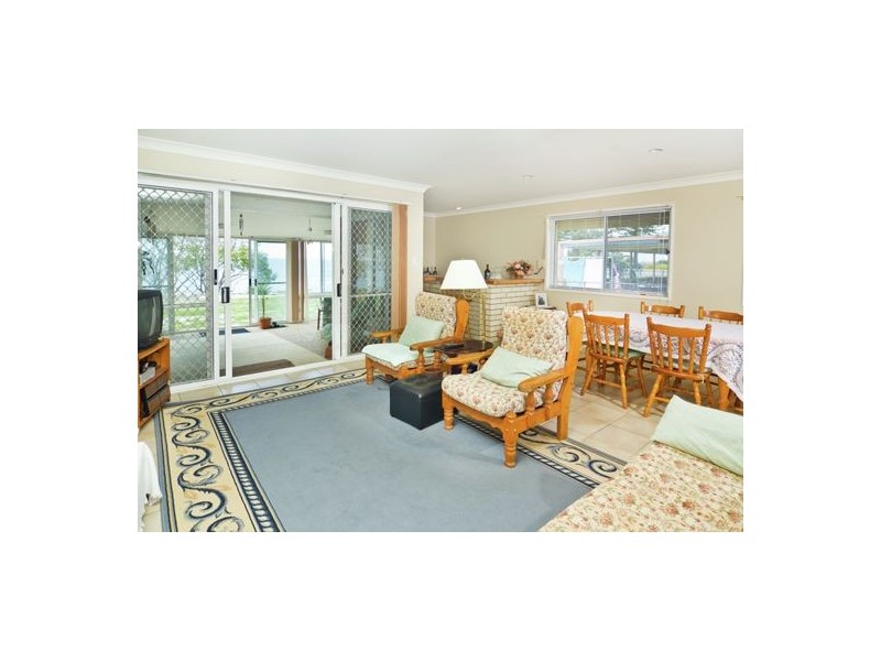 14 Bayside Drive, Beachmere QLD 4510