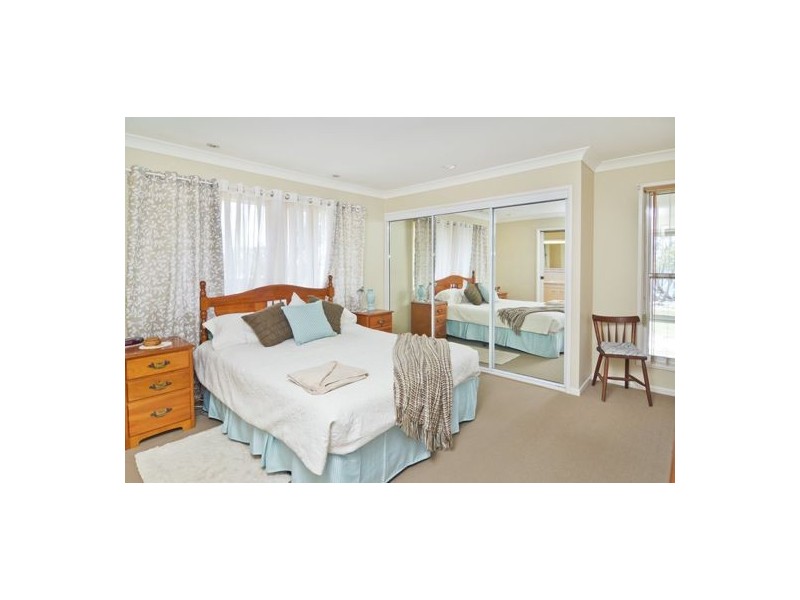 14 Bayside Drive, Beachmere QLD 4510