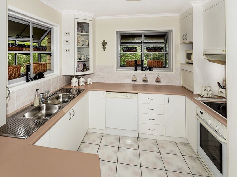 2 Camellia Street, Clontarf QLD 4019