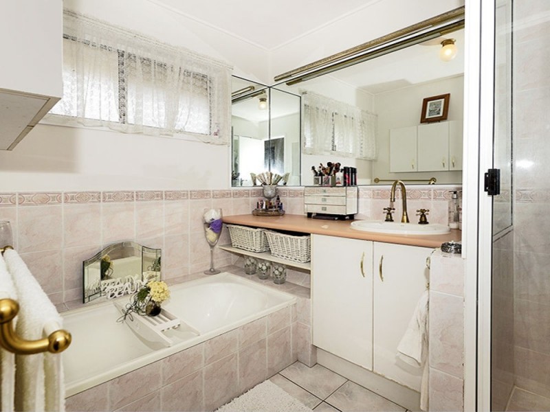 2 Camellia Street, Clontarf QLD 4019