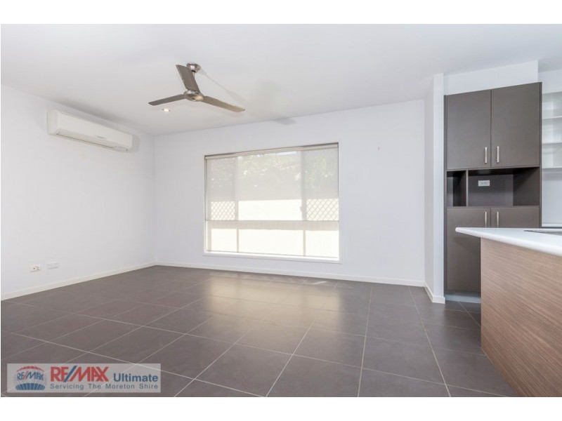 8 Holly Crescent, Griffin QLD 4503