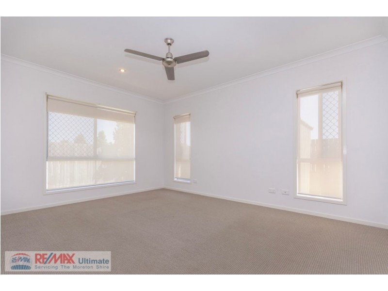 8 Holly Crescent, Griffin QLD 4503