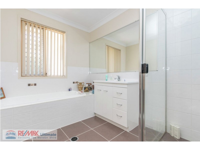 34 Lookout Place, Narangba QLD 4504