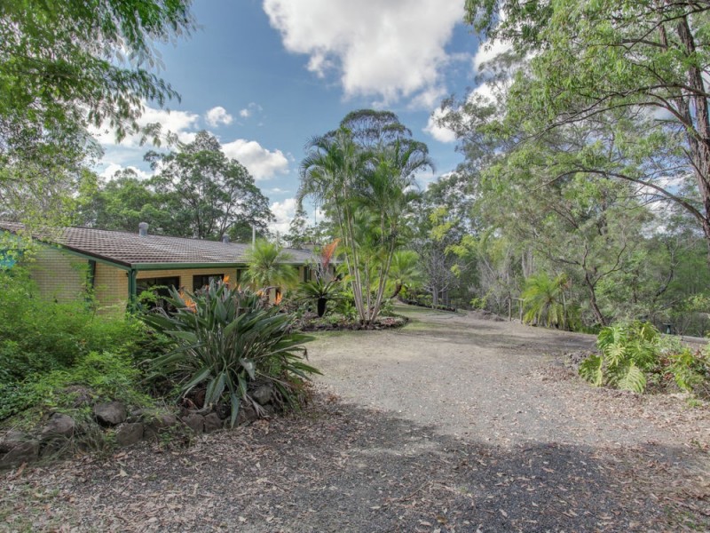 32 Collins Street, Moorina QLD 4506