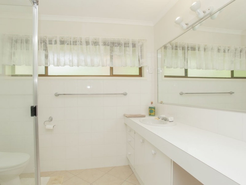 32 Collins Street, Moorina QLD 4506