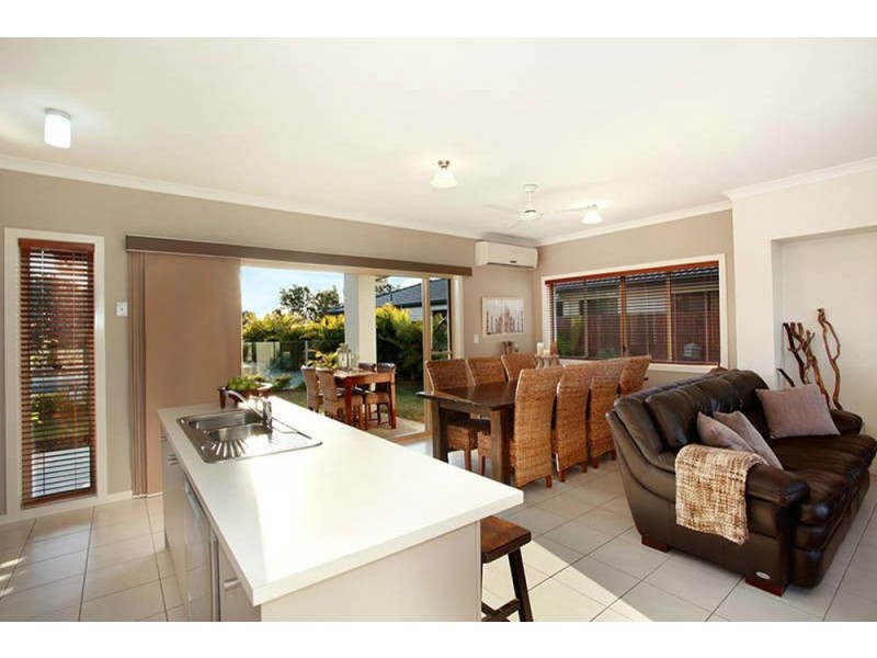 3 Dewdrop Place, Ningi QLD 4511
