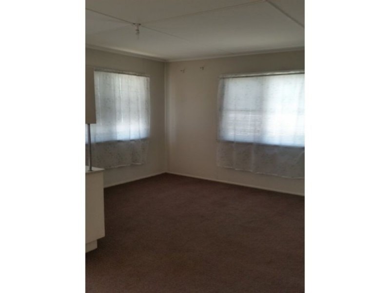 4 Lebanon Street, Brighton QLD 4017