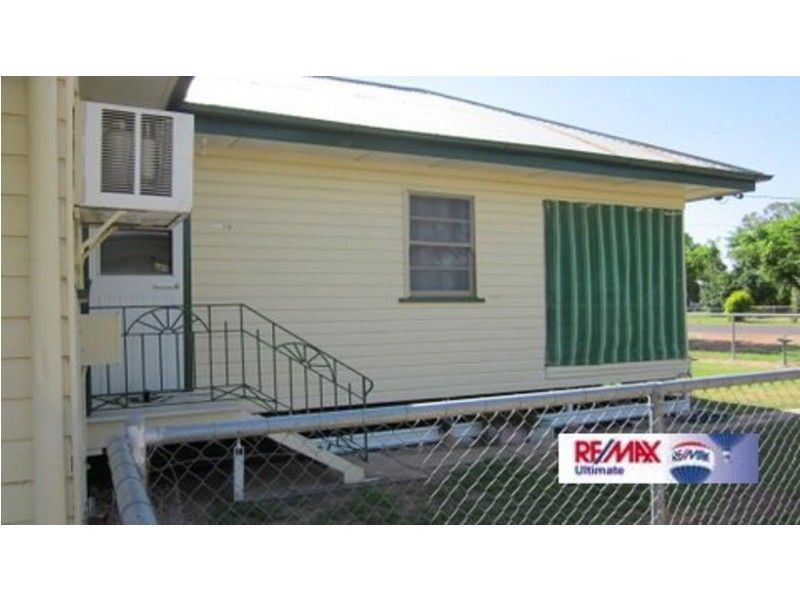 10 Moore Street, Dirranbandi QLD 4486