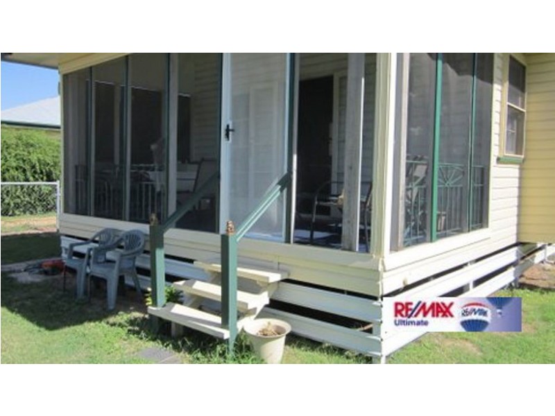 10 Moore Street, Dirranbandi QLD 4486