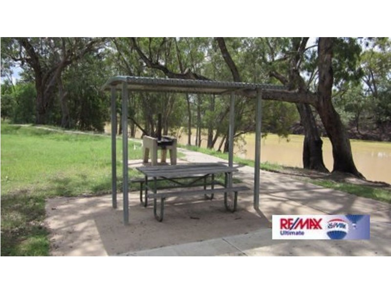 10 Moore Street, Dirranbandi QLD 4486