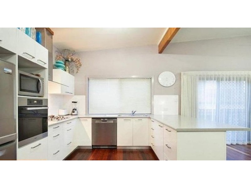 9 Third Ave, Toorbul QLD 4510