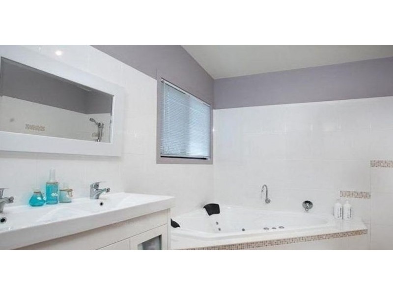 9 Third Ave, Toorbul QLD 4510