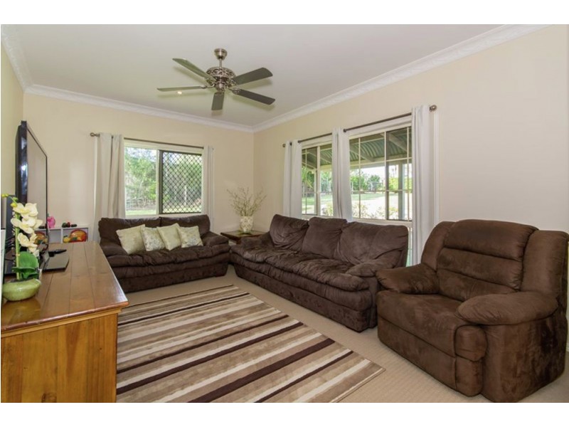 115 Hall Road, Elimbah QLD 4516