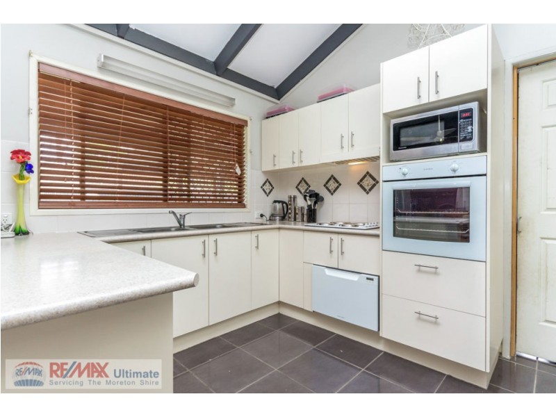 9 Elgata Street, Petrie QLD 4502