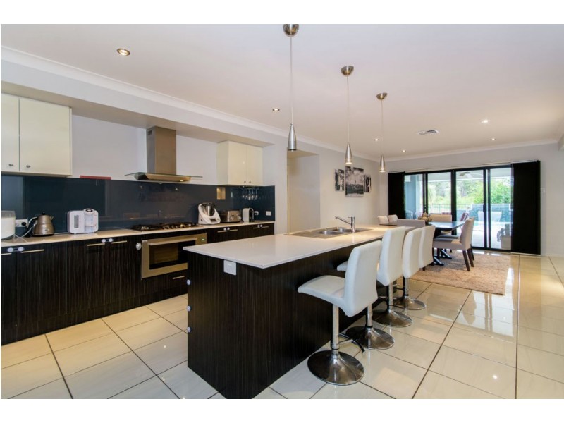 1 Mecklem Court, Ningi QLD 4511