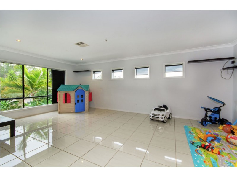 1 Mecklem Court, Ningi QLD 4511