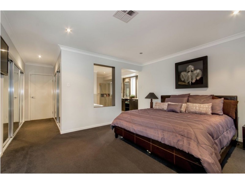 1 Mecklem Court, Ningi QLD 4511