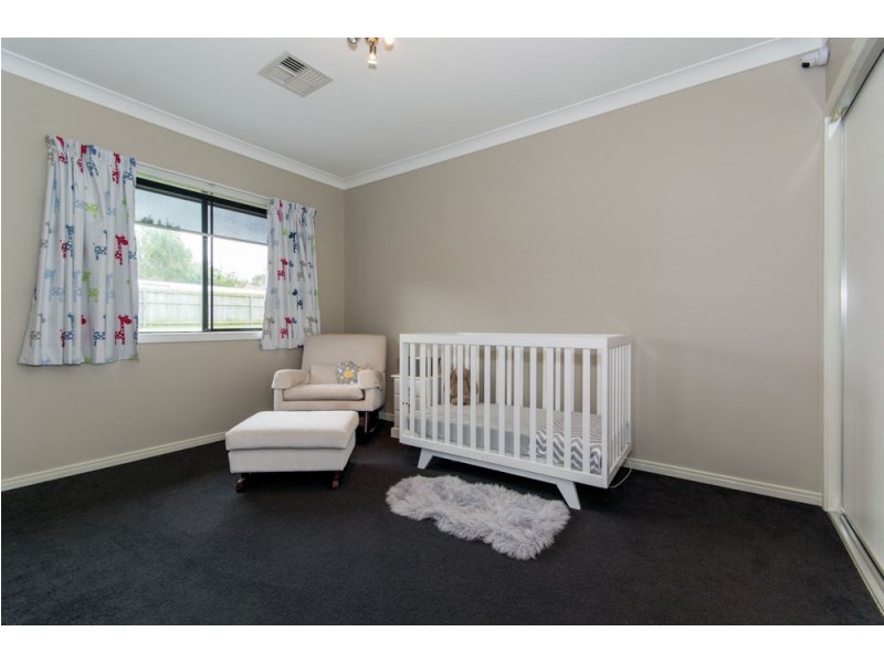 1 Mecklem Court, Ningi QLD 4511