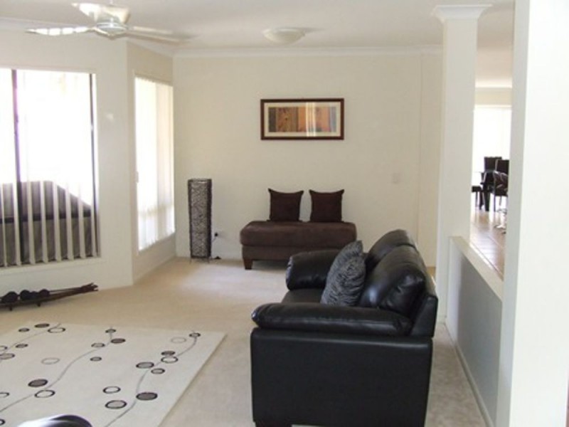 25 Whitfield Crescent, North Lakes QLD 4509