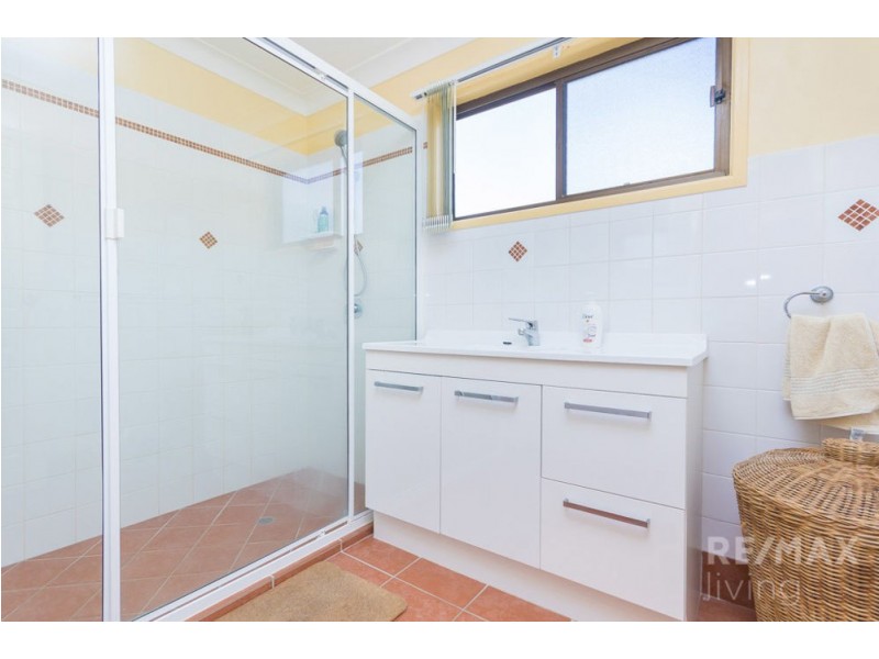 8 Timothy Esp, Beachmere QLD 4510