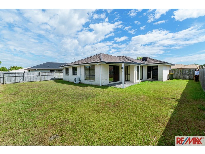 15 Reeders Street, Sandstone Point QLD 4511