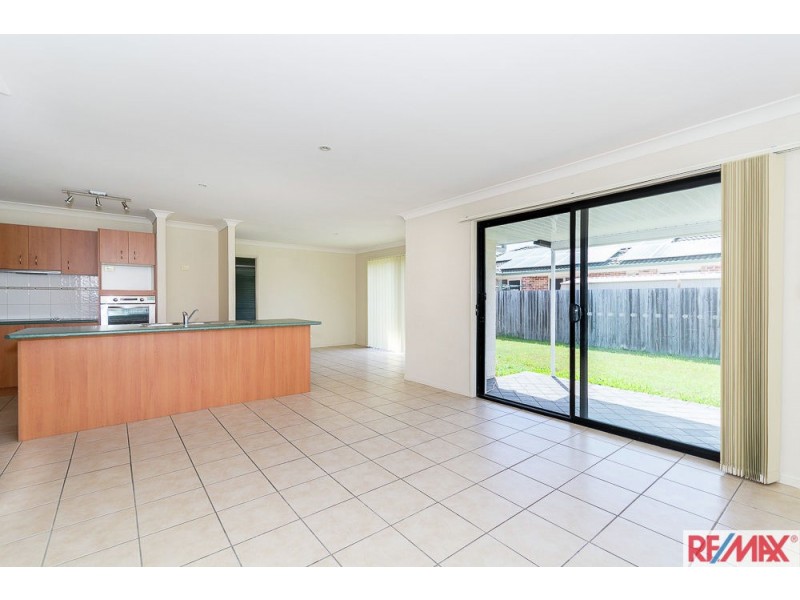 15 Reeders Street, Sandstone Point QLD 4511