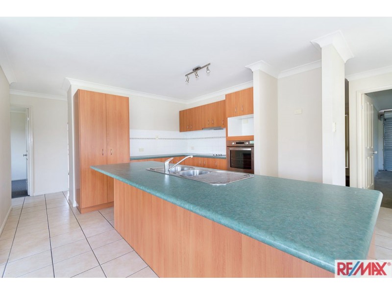 15 Reeders Street, Sandstone Point QLD 4511