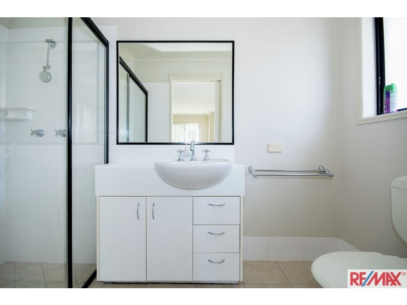 15 Reeders Street, Sandstone Point QLD 4511