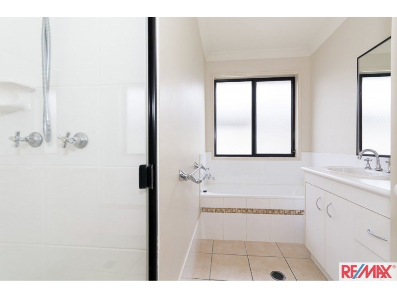 15 Reeders Street, Sandstone Point QLD 4511