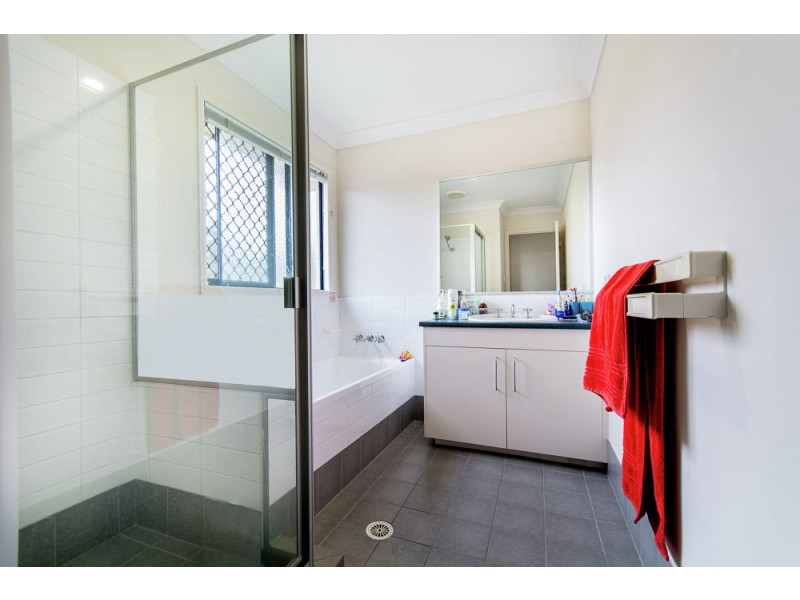 44 Salubris Place, Moggill QLD 4070