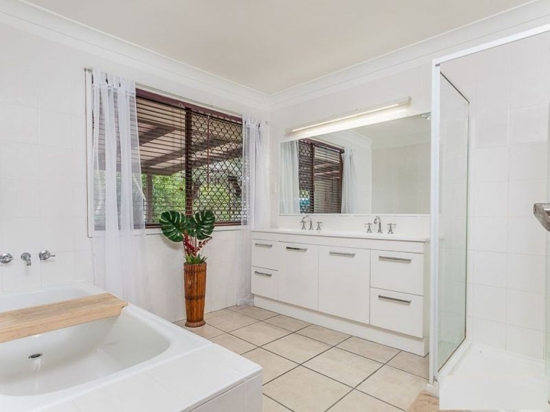 261 Petersen Road, Morayfield QLD 4506