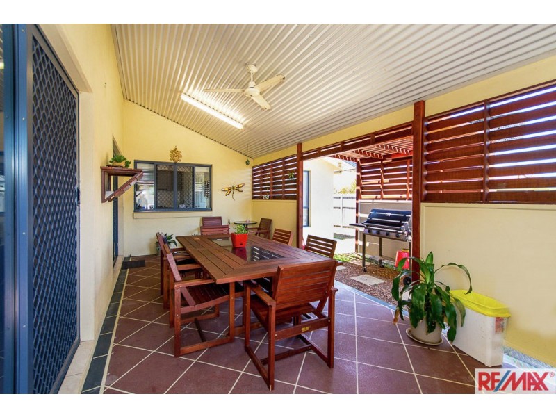 12 Biggera Court, Sandstone Point QLD 4511