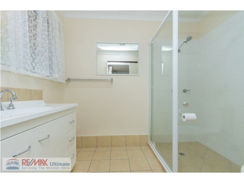 24 Vista Court, Newport QLD 4020