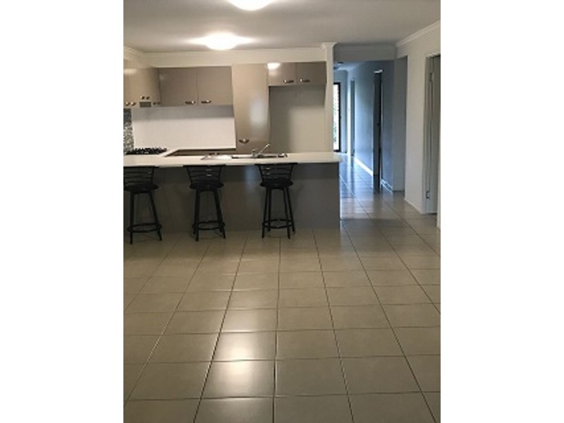 1/8 Third Ave, Bongaree QLD 4507