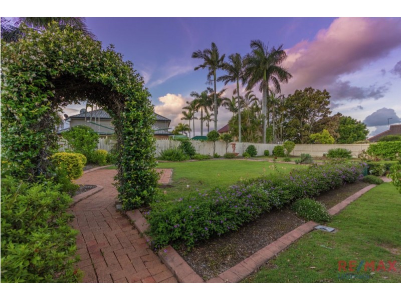 12 Castle Hill Drive, Murrumba Downs QLD 4503